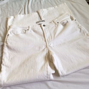 Chico’s Platinum size 2.5 (14) white jeans